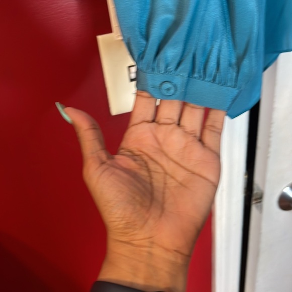 ❌❌❌SOLD❌❌❌BCBG MAXAZRIA BLOUSE - Picture 8 of 9